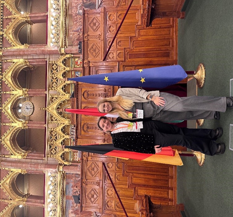 Lőre Katalin és Friedmann Nóra.jpg